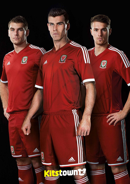 威尔士国家队2014赛季主场球衣 © kitstown.com 球衫堂