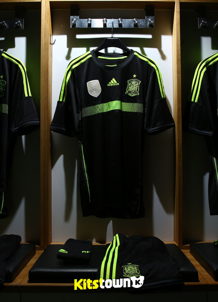 西班牙国家队2014世界杯客场球衣 © kitstown.com 球衫堂