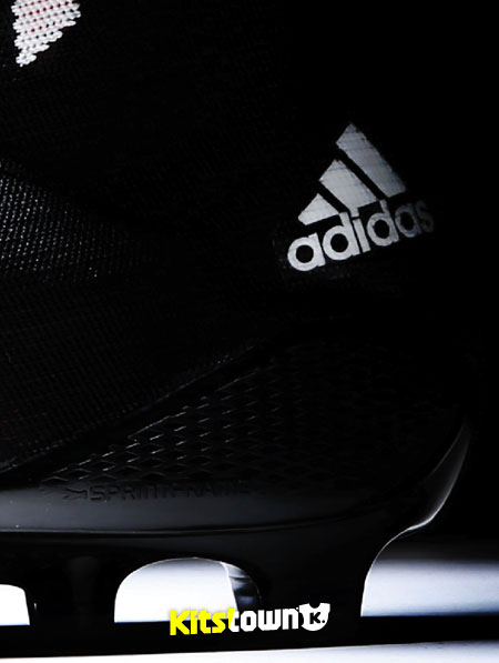 阿迪达斯发布世界首款全针织球鞋球袜一体化战靴 © kitstown.com 球衫堂