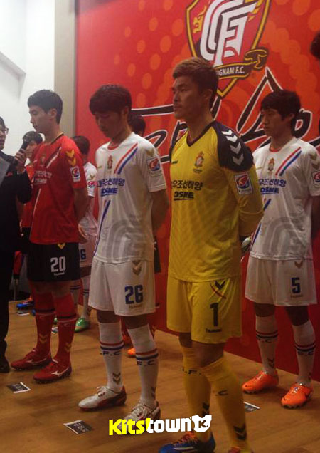 庆南FC 2014赛季主客场球衣 © kitstown.com 球衫堂