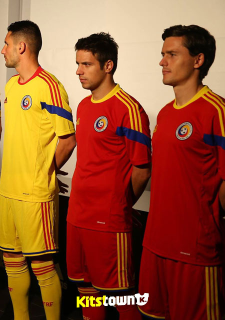 罗马尼亚国家队2014-15赛季主客场球衣 © kitstown.com 球衫堂