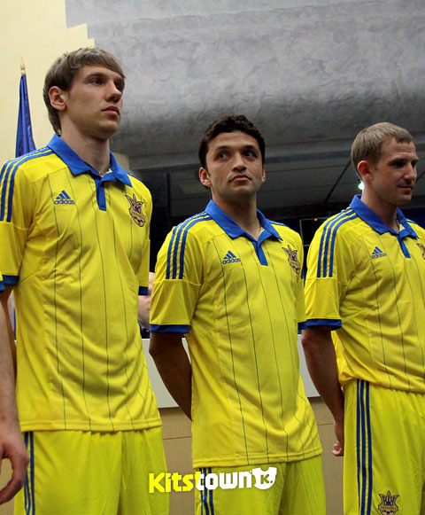 乌克兰国家队2014-15赛季主场球衣 © kitstown.com 球衫堂