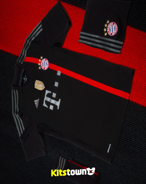 拜仁慕尼黑2014-15赛季欧冠联赛球衣 © kitstown.com 球衫堂