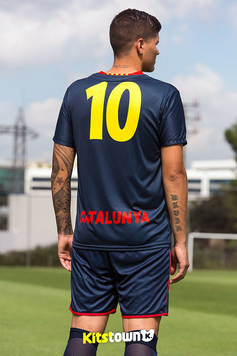 加泰罗尼亚联队2014-15赛季主客场球衣 © kitstown.com 球衫堂