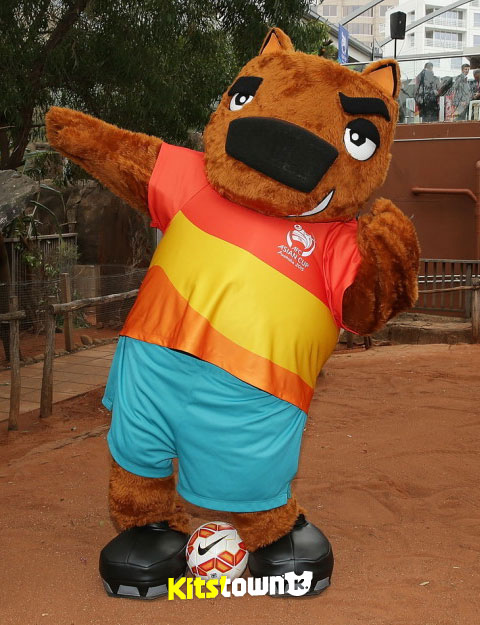 2015亚洲杯吉祥物及官方比赛用球 © kitstown.com 球衫堂