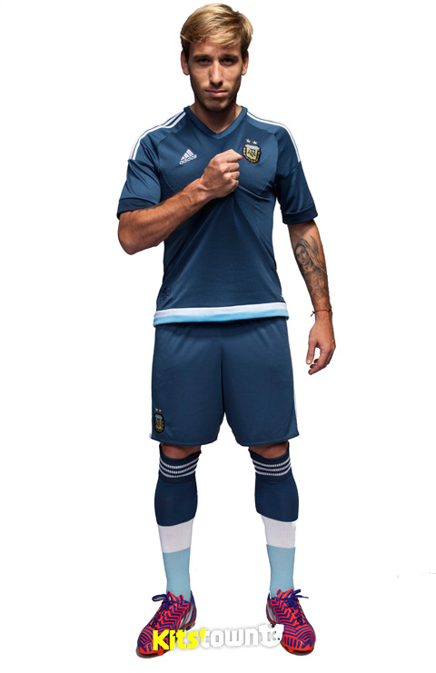 阿根廷国家队2015美洲杯客场球衣 © kitstown.com 球衫堂