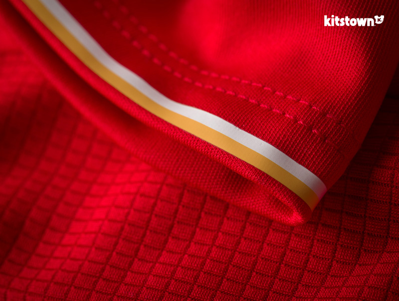 利物浦2015-16赛季主场球衣 © kitstown.com 球衫堂