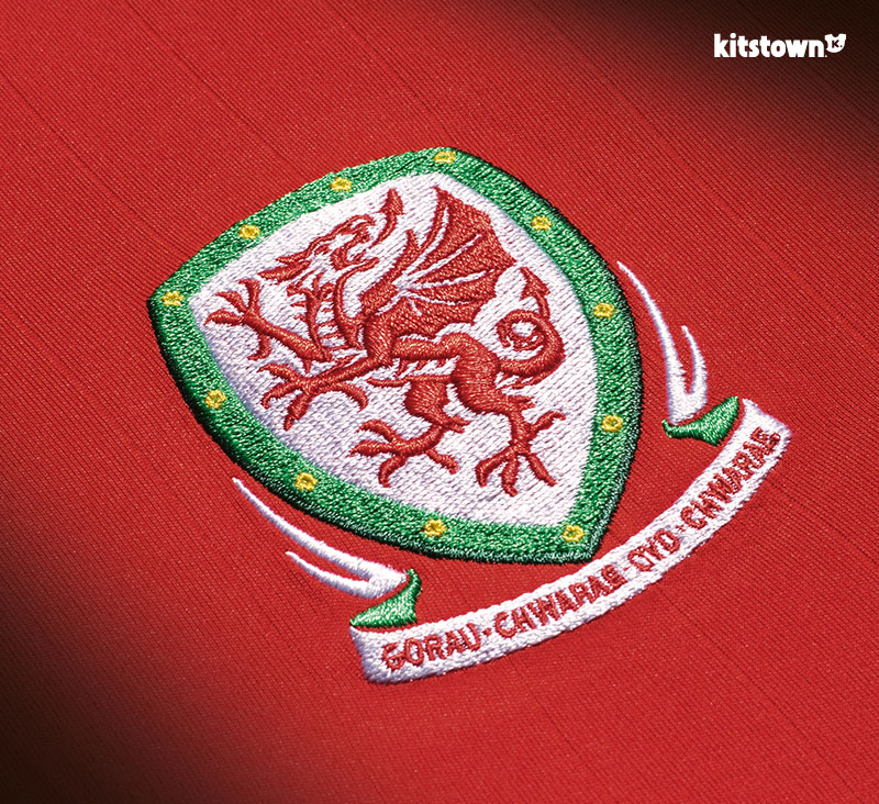 威尔士代表队2016欧洲杯主场球衣 © kitstown.com 球衫堂