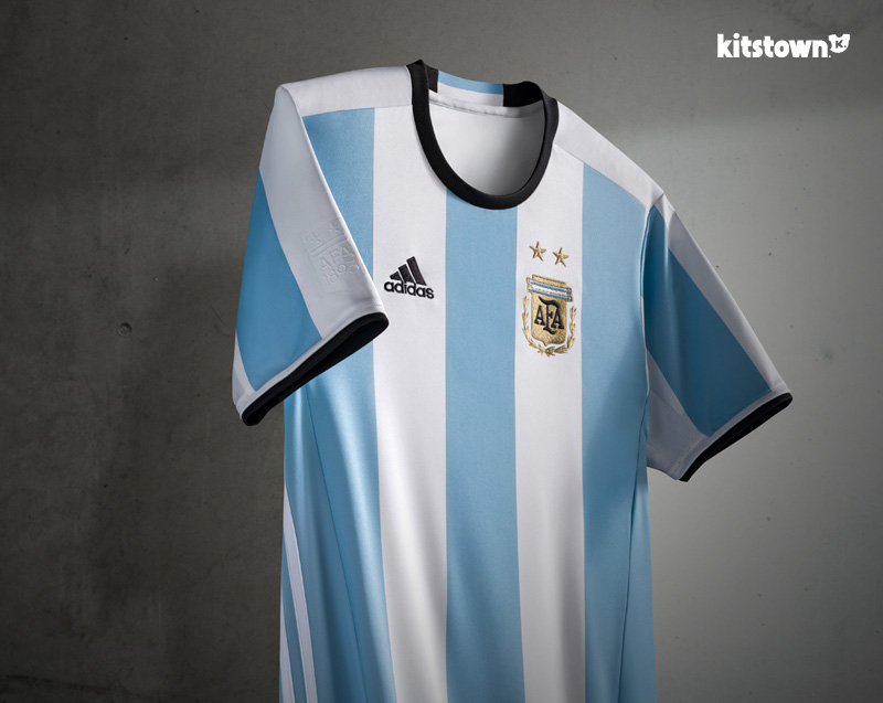 阿根廷国家队2016赛季主场球衣 © kitstown.com 球衫堂
