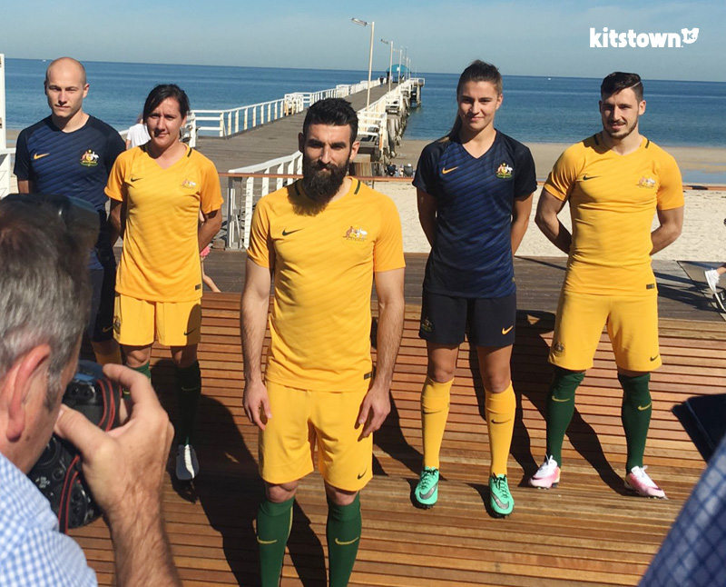 澳大利亚国家队2016-17赛季主客场球衣 © kitstown.com 球衫堂
