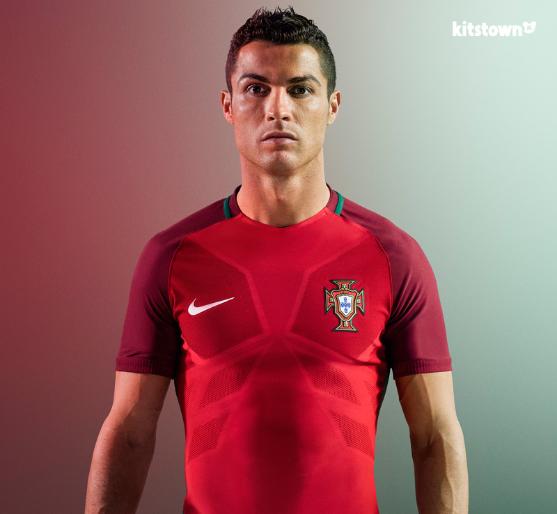 葡萄牙国家队2016欧洲杯主客场球衣 © kitstown.com 球衫堂