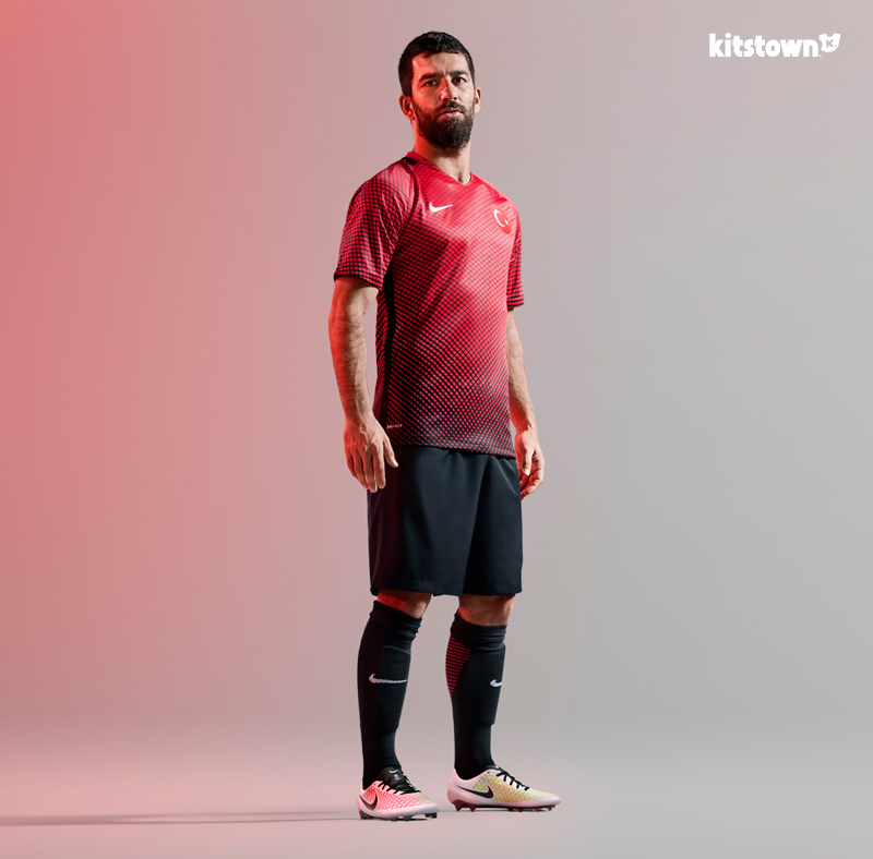 土耳其国家队2016欧洲杯主客场球衣 © kitstown.com 球衫堂