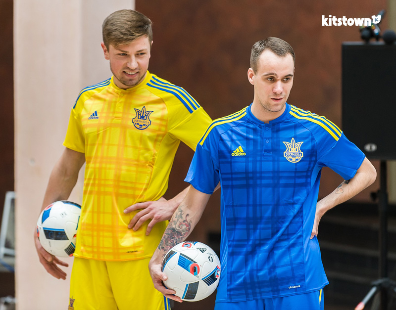 乌克兰国家队2016欧洲杯主客场球衣 © kitstown.com 球衫堂