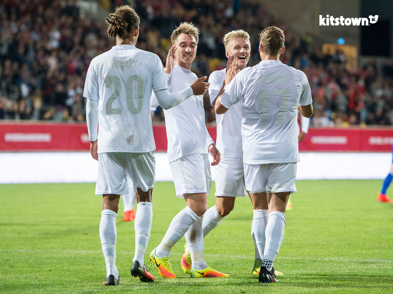 丹麦国家队2016全白色特别球衣 © kitstown.com 球衫堂