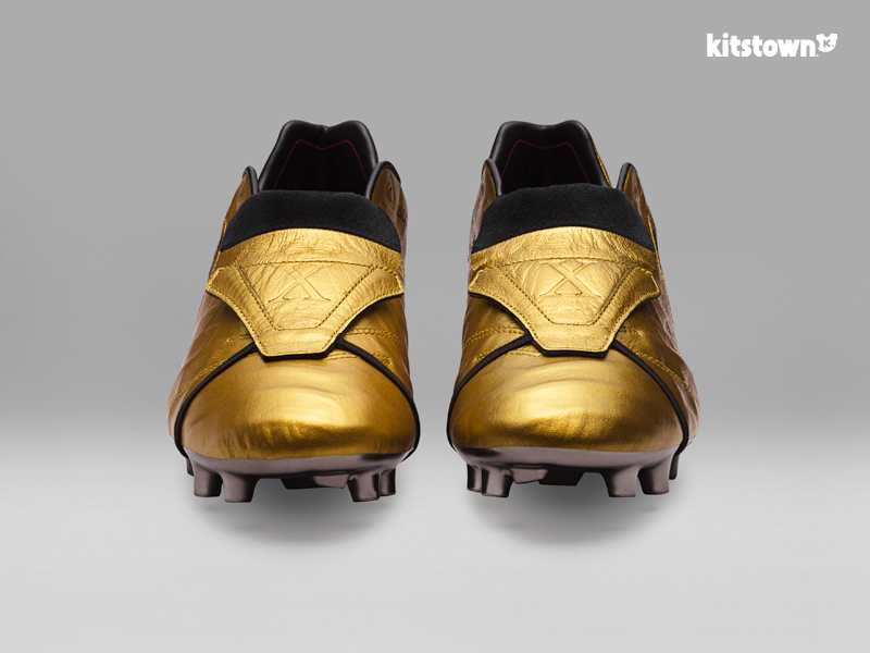 耐克推出限量款TIEMPO TOTTI X ROMA战靴纪念托蒂职业生涯25周年 © kitstown.com 球衫堂