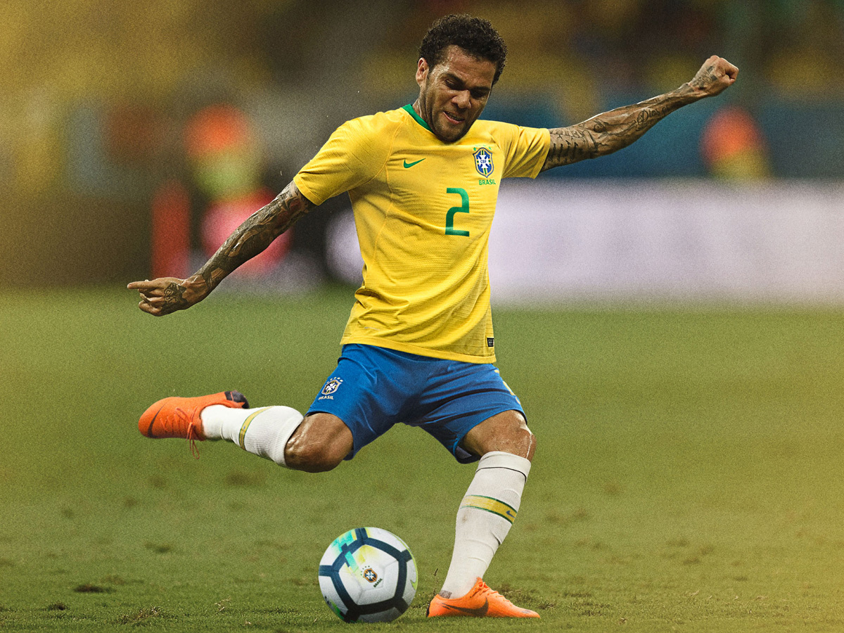 巴西国家队2018世界杯主客场球衣 © kitstown.com 球衫堂