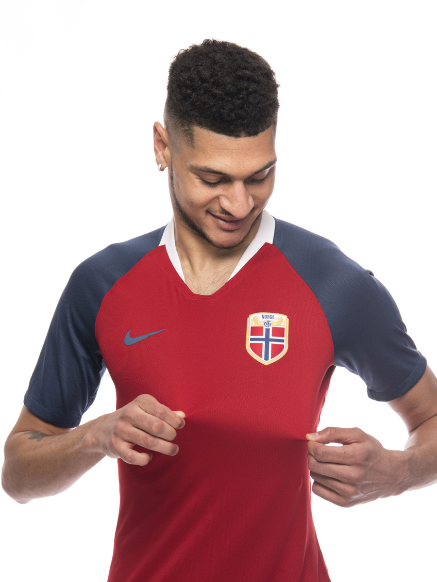 挪威国家队2018赛季主客场球衣 © kitstown.com 球衫堂