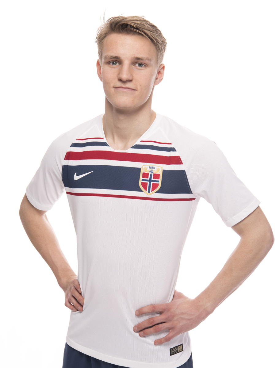 挪威国家队2018赛季主客场球衣 © kitstown.com 球衫堂