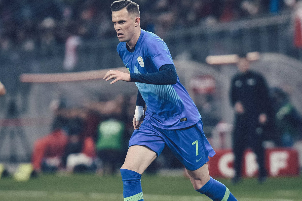 斯洛文尼亚国家队2018赛季主客场球衣 © kitstown.com 球衫堂
