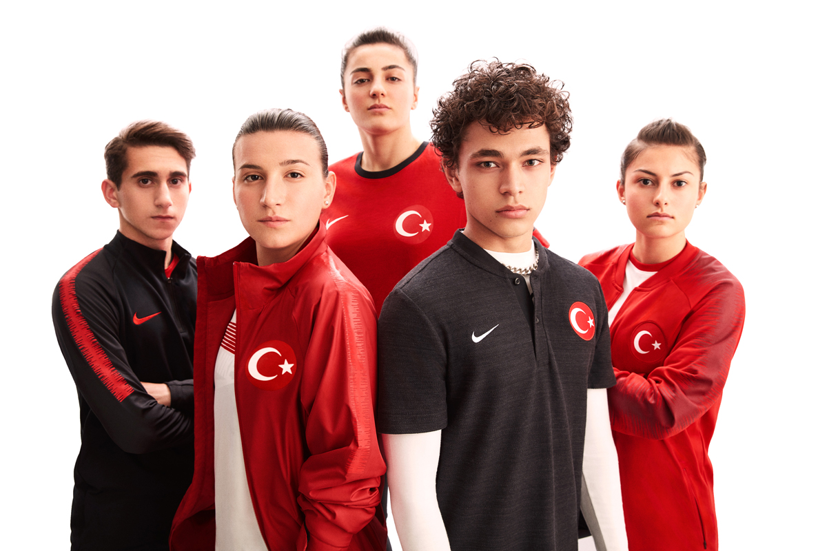 土耳其国家队2018赛季主客场球衣 © kitstown.com 球衫堂