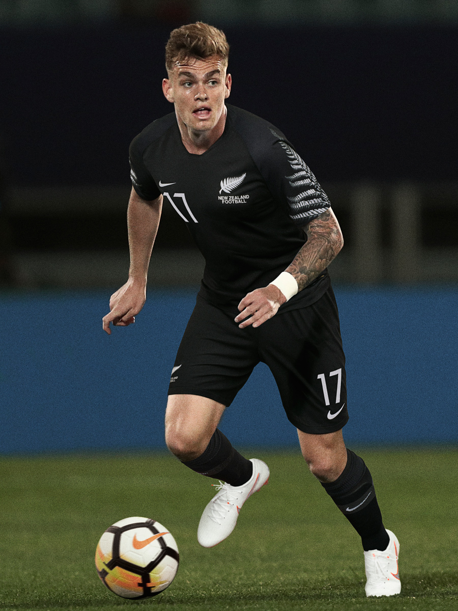 新西兰国家队2018赛季主客场球衣 © kitstown.com 球衫堂