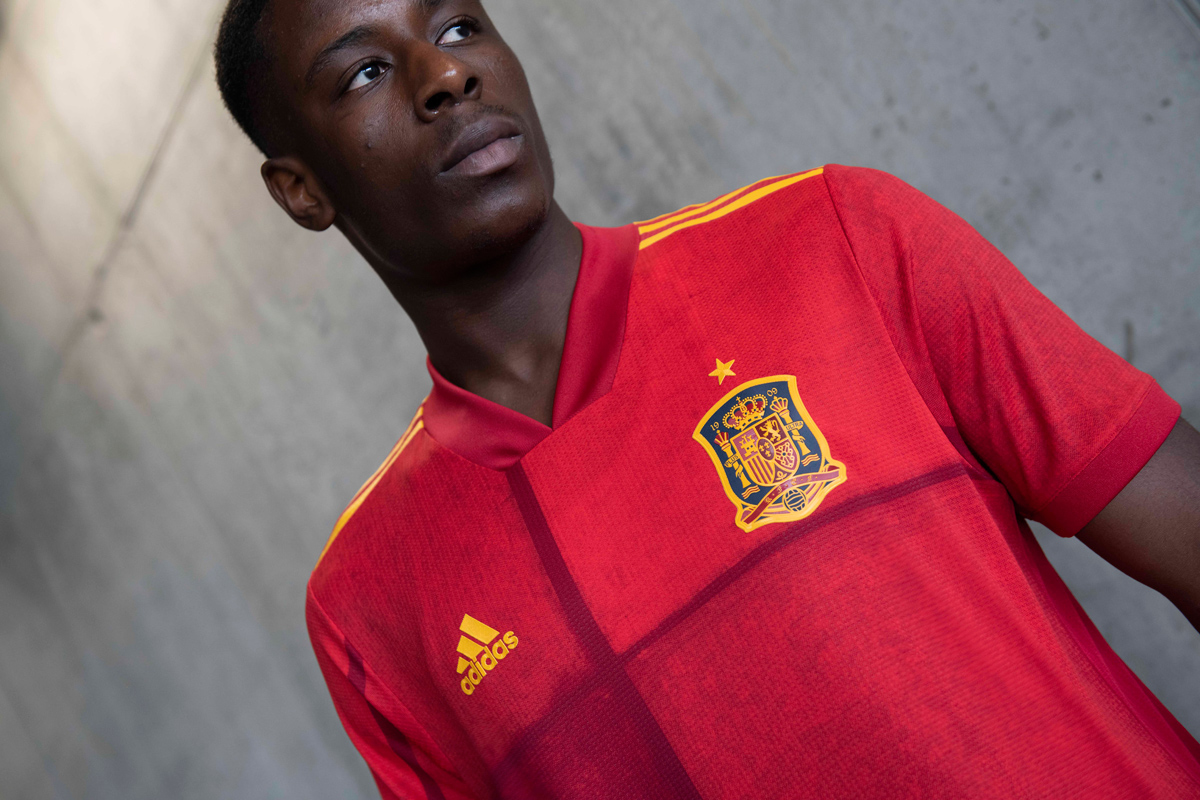西班牙国家队2020年欧洲杯主场球衣 © 球衫堂 kitstown