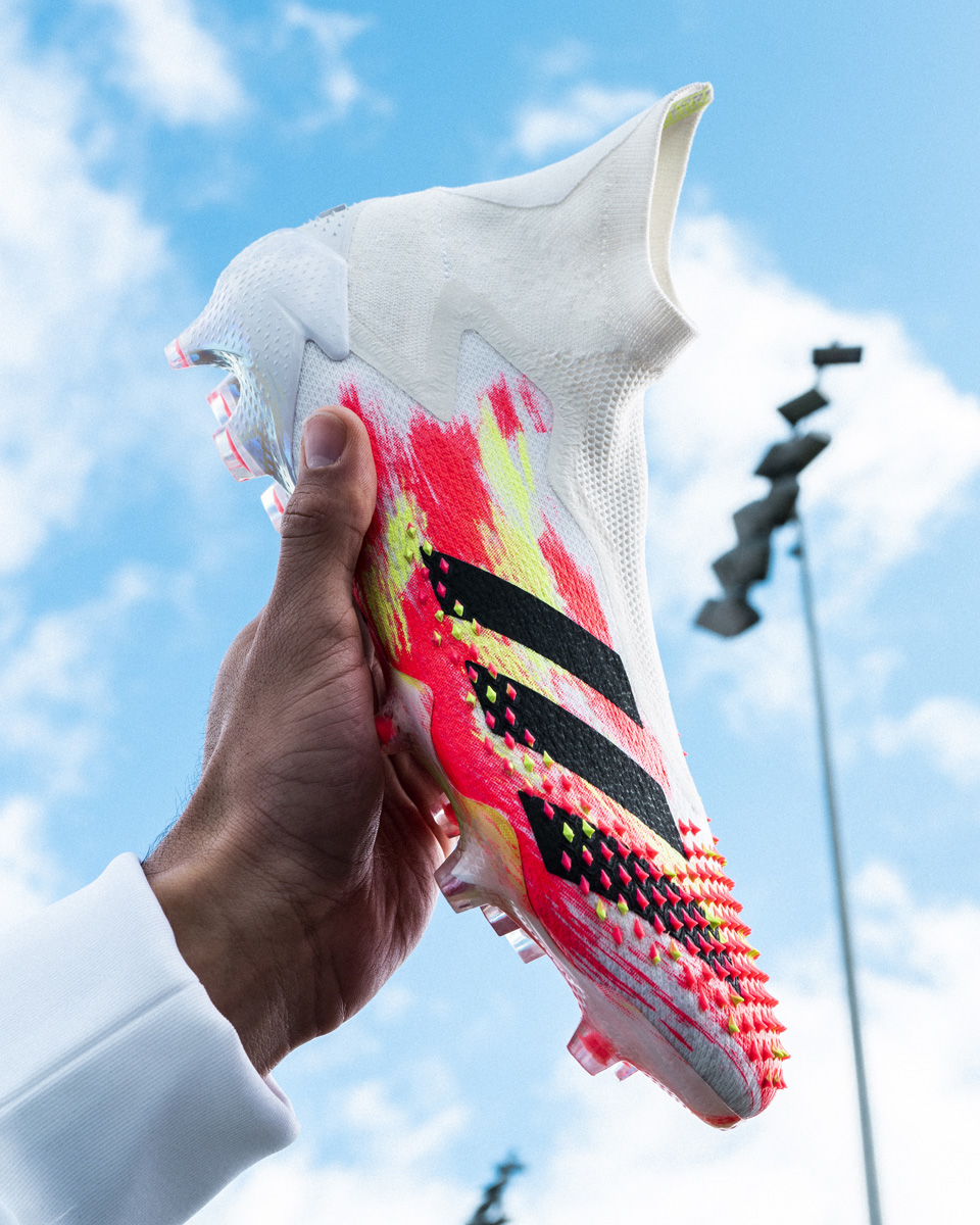 阿迪达斯足球推出新款 UNIFORIA 战靴套装 © 球衫堂 kitstown