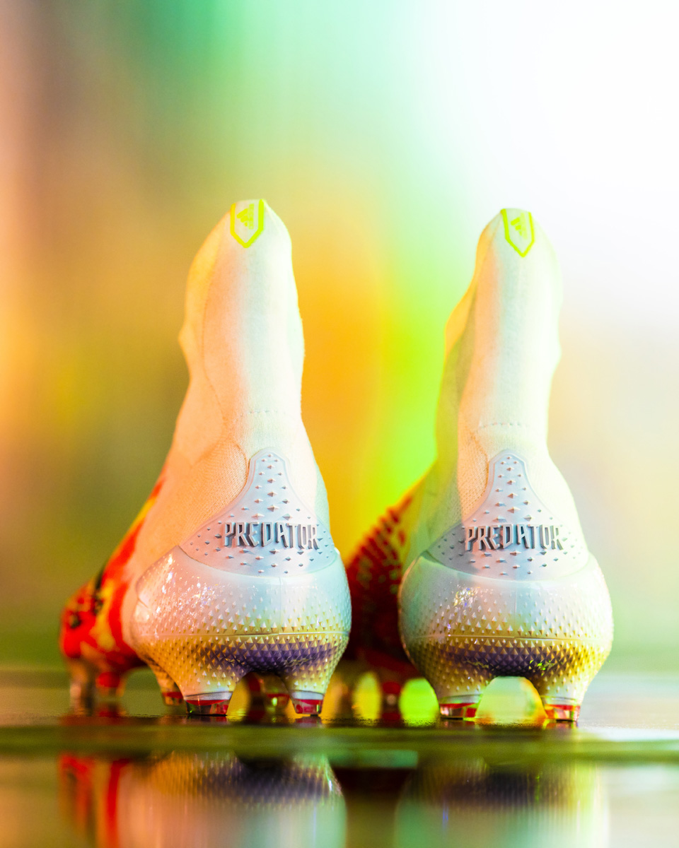 阿迪达斯足球推出新款 UNIFORIA 战靴套装 © 球衫堂 kitstown