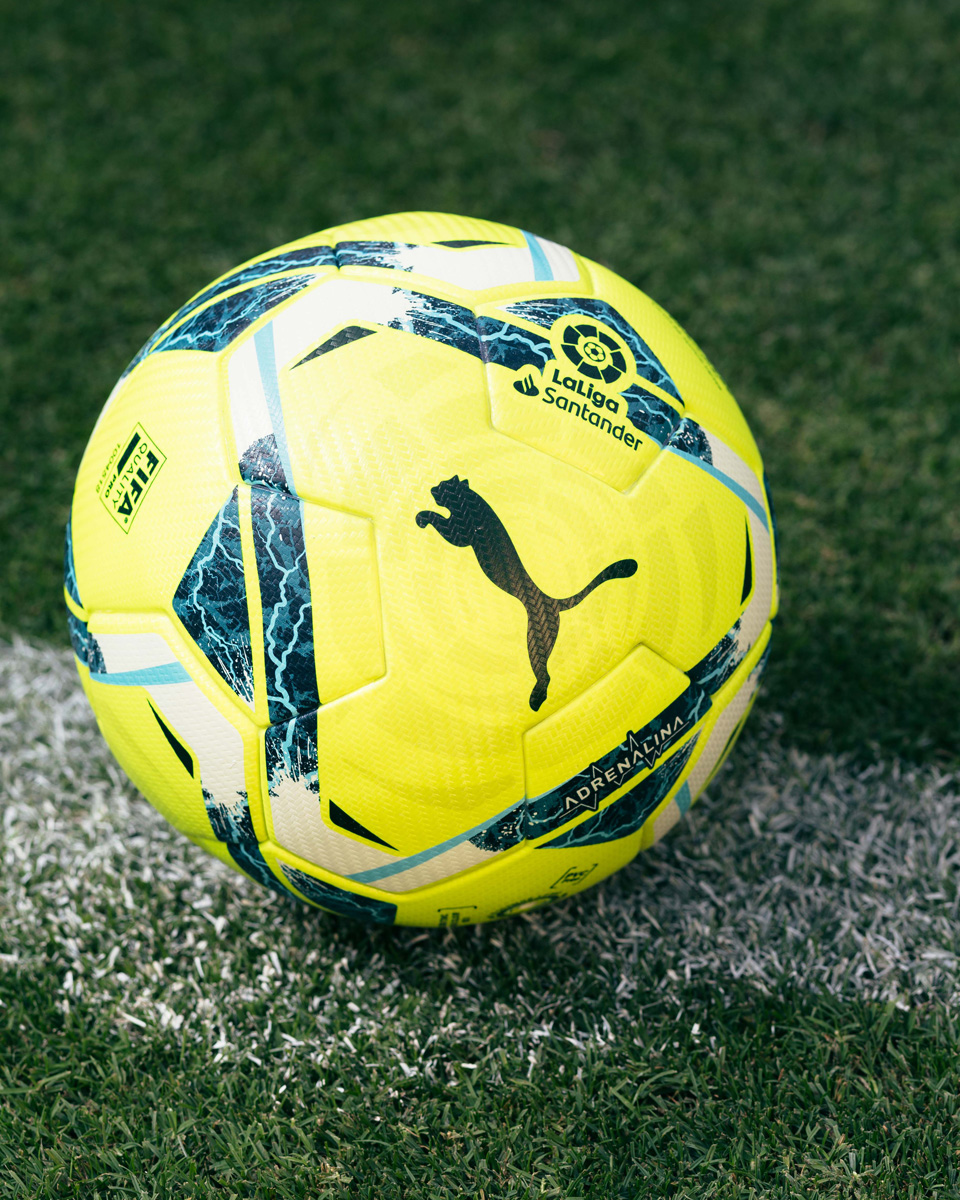 西甲和西乙联赛 2020-21 赛季官方比赛用球 © 球衫堂 kitstown