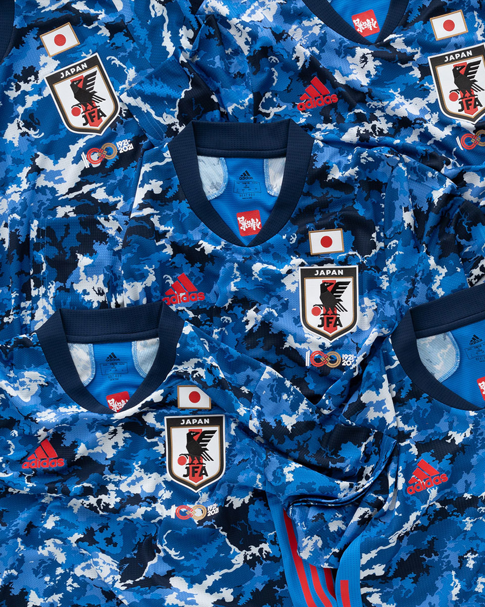 日本国家队球衣添加纪念徽章，庆祝足协成立一百周年 © 球衫堂 kitstown