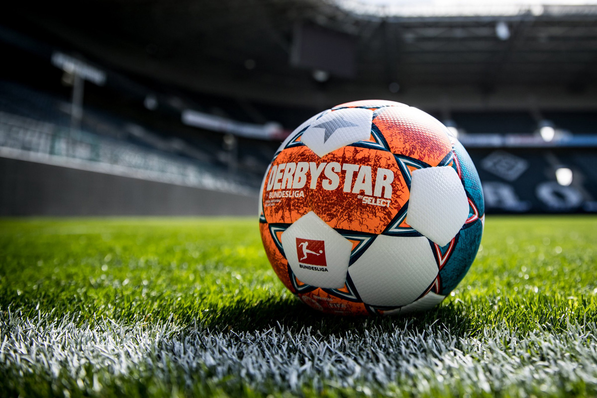 德甲联赛 2021-22 赛季官方比赛用球 © 球衫堂 kitstown