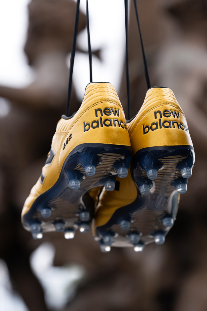New Balance 发布限量版金色 442 v2 足球鞋 © 球衫堂 kitstown