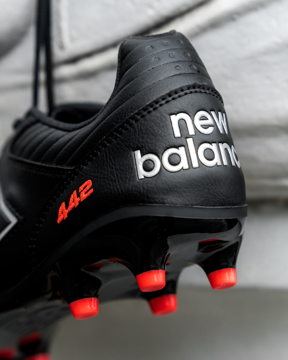 New Balance 发布黑色 442 v2 足球鞋 © 球衫堂 kitstown