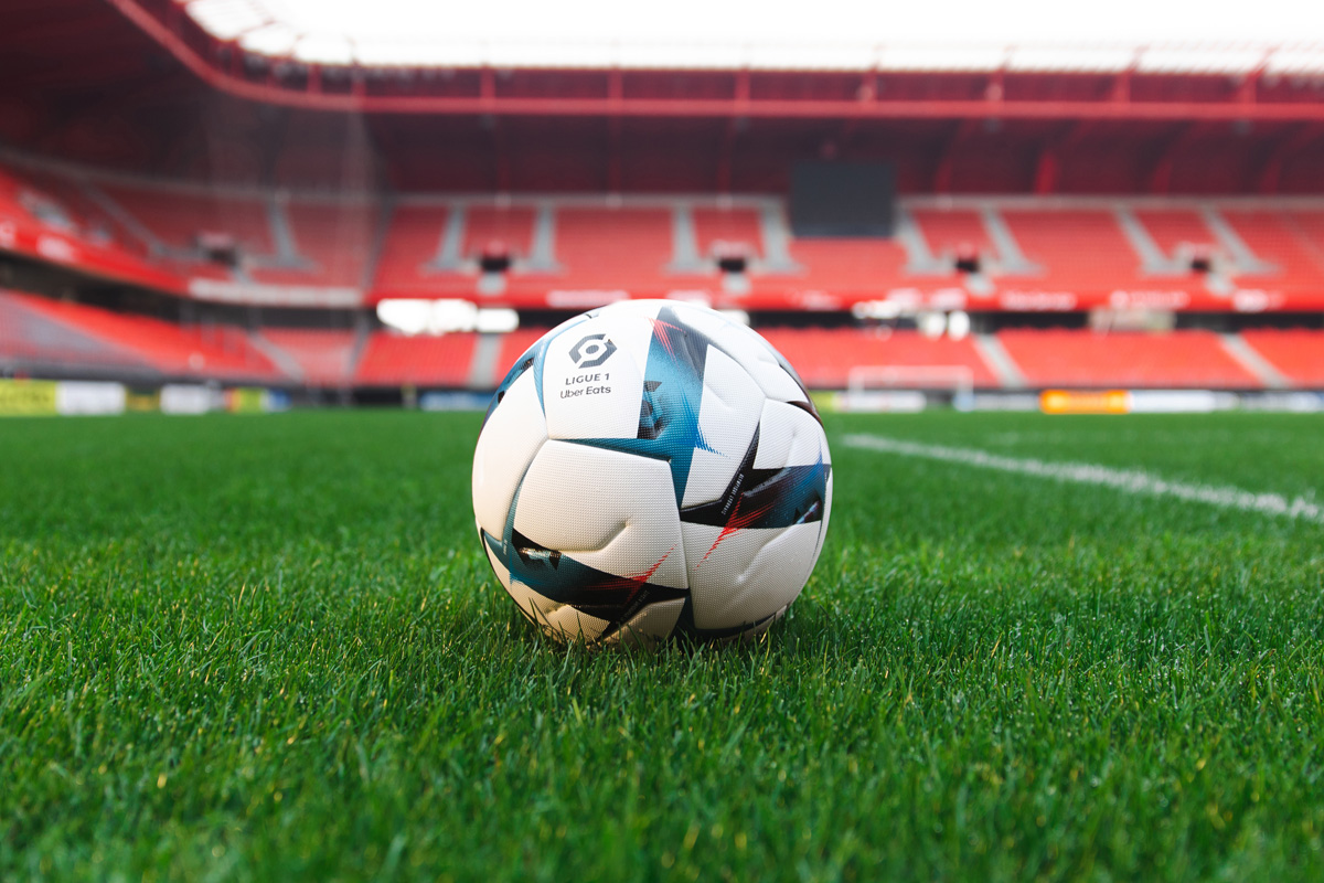 法甲与法乙联赛 2022-23 赛季官方比赛用球 © 球衫堂 kitstown