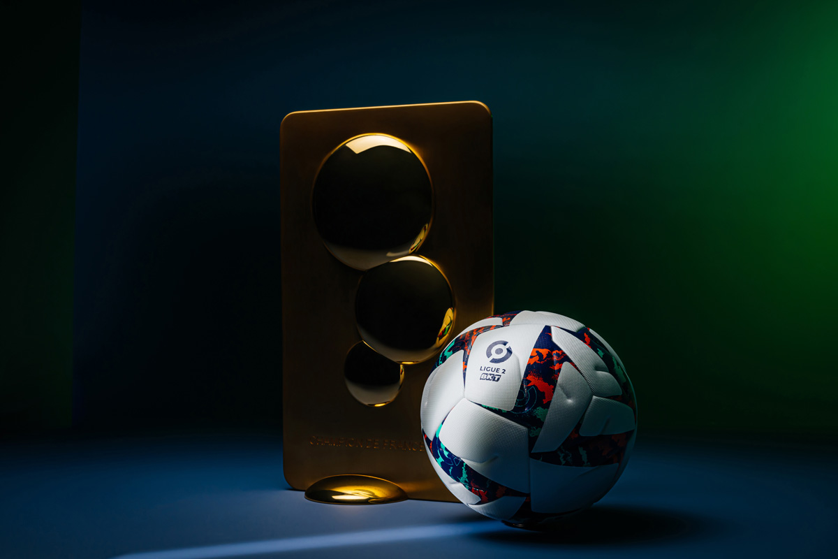 法甲与法乙联赛 2022-23 赛季官方比赛用球 © 球衫堂 kitstown