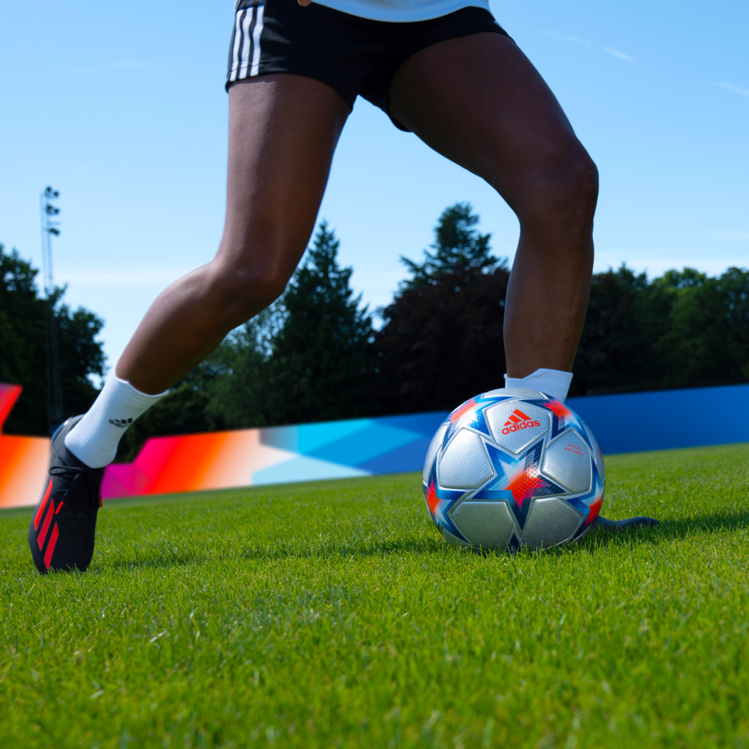 2022-23 赛季男女足欧冠联赛小组赛官方比赛用球 © 球衫堂 kitstown