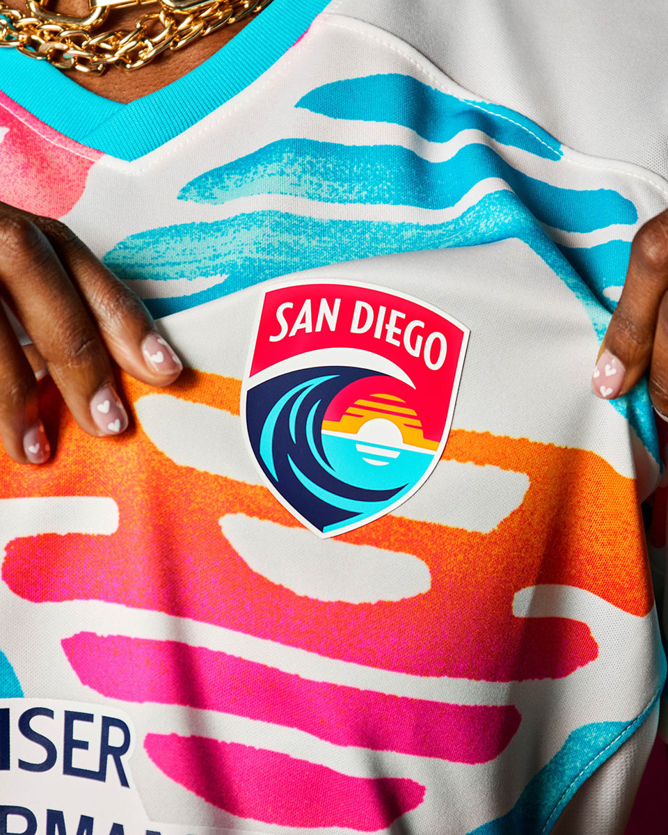 圣迭戈海浪（San Diego Wave FC）2024 赛季主客场球衣 © 球衫堂 kitstown