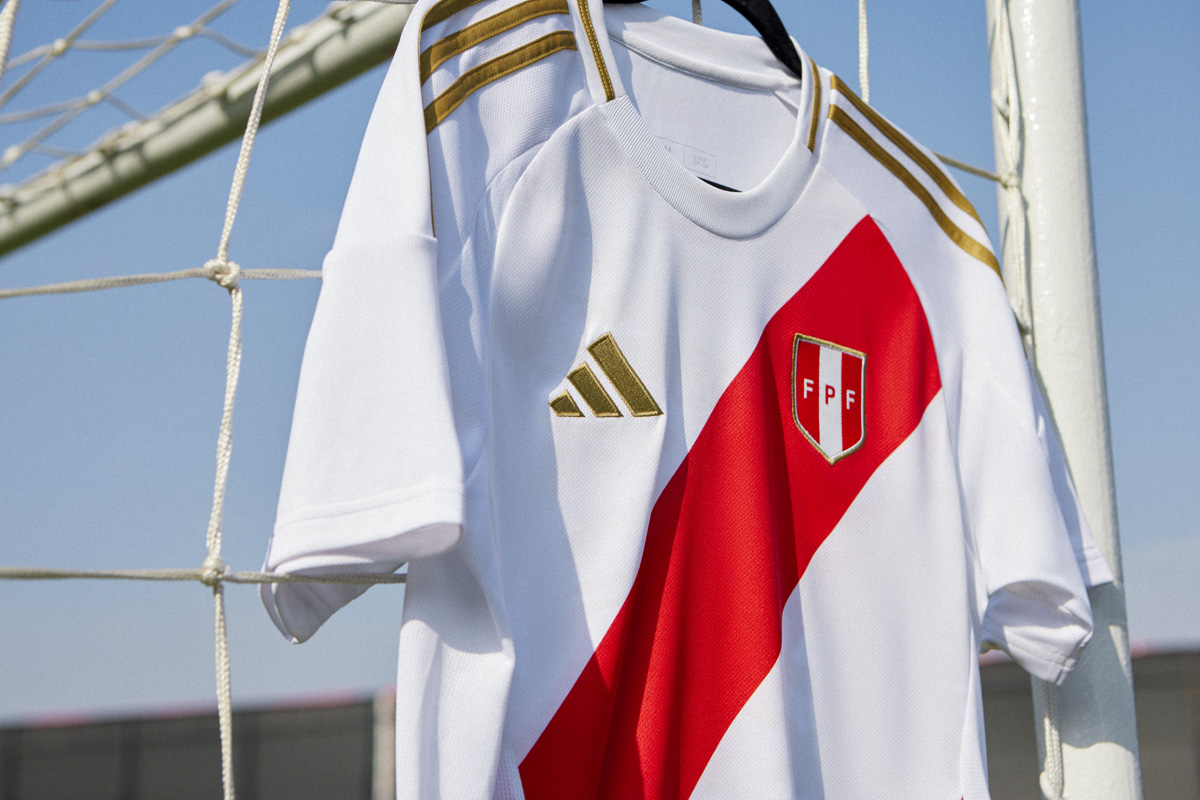 秘鲁国家队 2024 美洲杯主客场球衣 © 球衫堂 kitstown