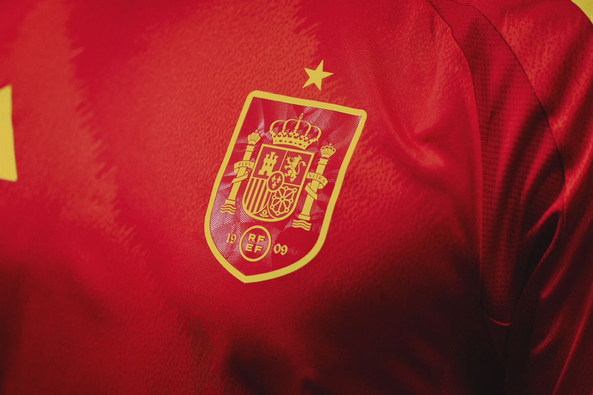 西班牙国家队 2024 欧洲杯主客场球衣 © 球衫堂 kitstown