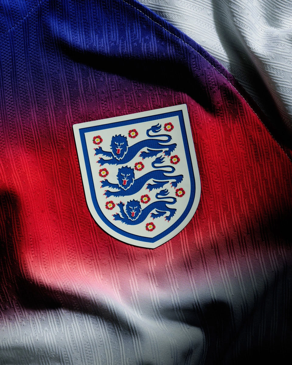 英格兰女足国家队 2025 欧洲杯主客场球衣 © 球衫堂 kitstown