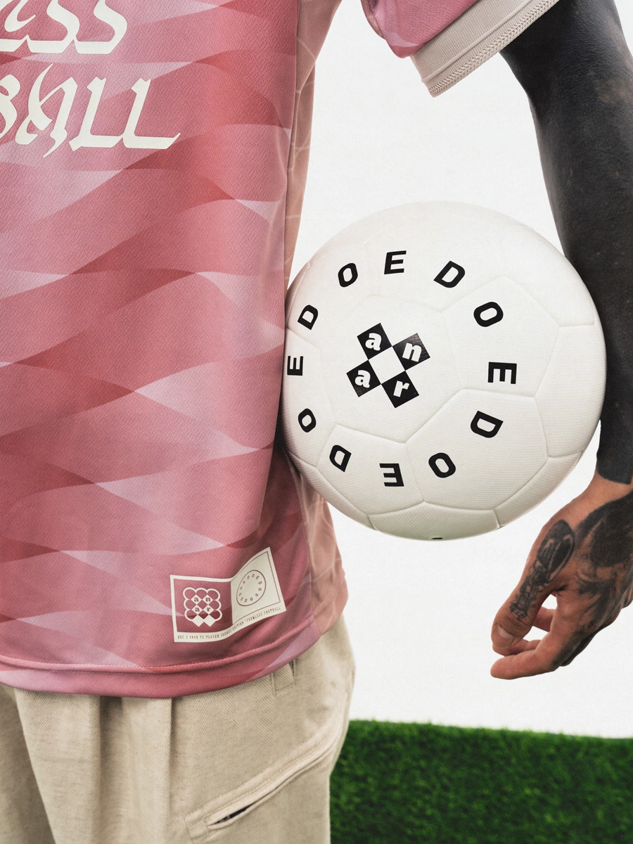 ANAR FC 与 DOE 推出两款联名球衣 © 球衫堂 kitstown