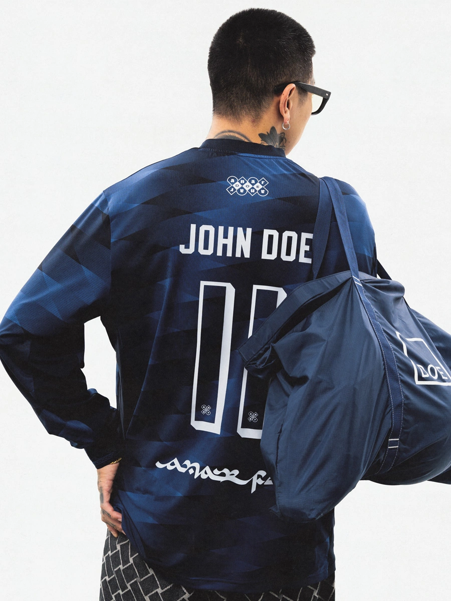 ANAR FC 与 DOE 推出两款联名球衣 © 球衫堂 kitstown