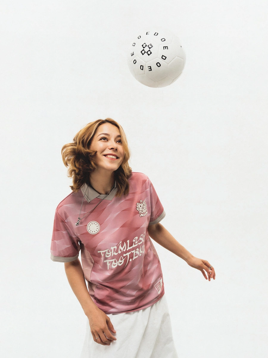 ANAR FC 与 DOE 推出两款联名球衣 © 球衫堂 kitstown