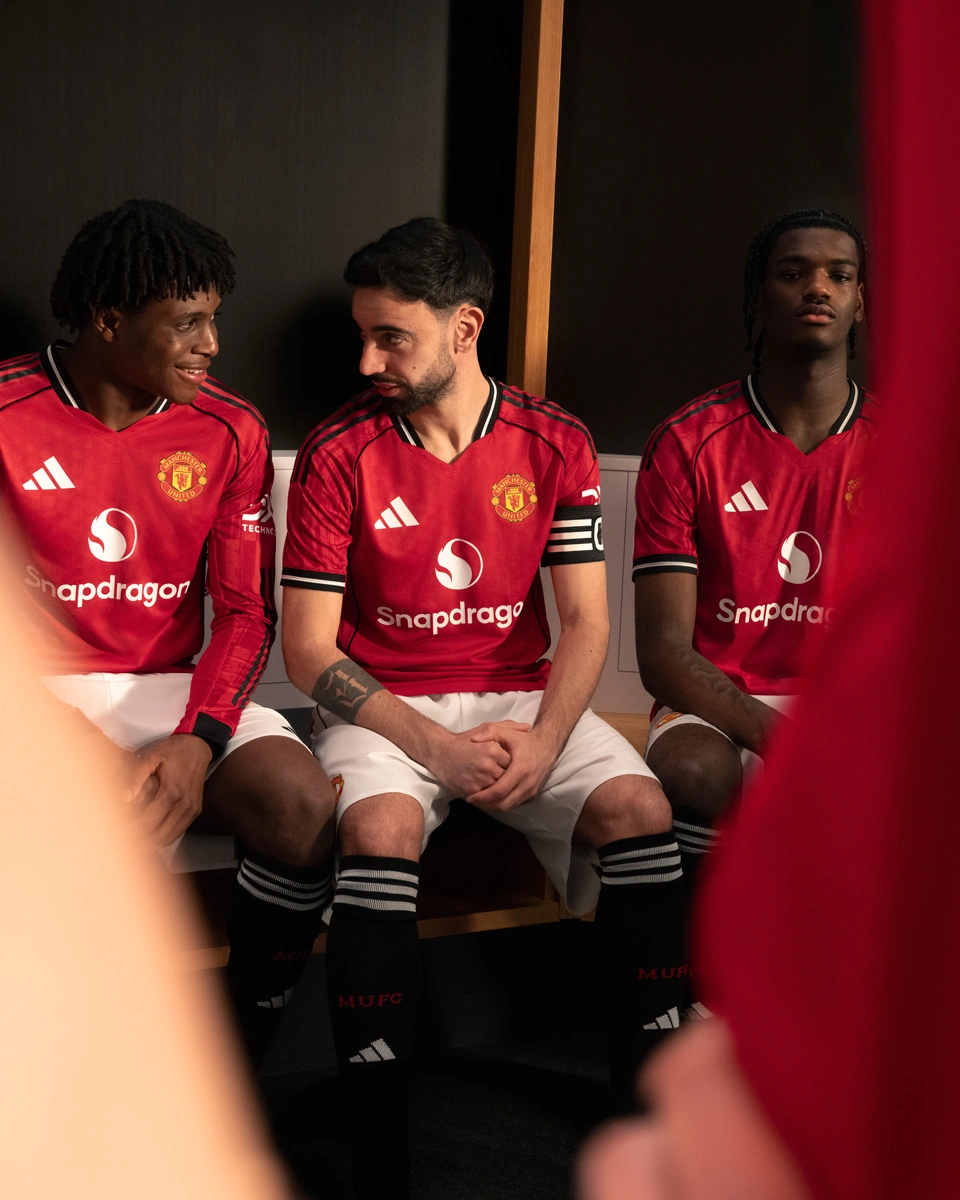 Manchester United 2025/26 Home Kit © kitstown