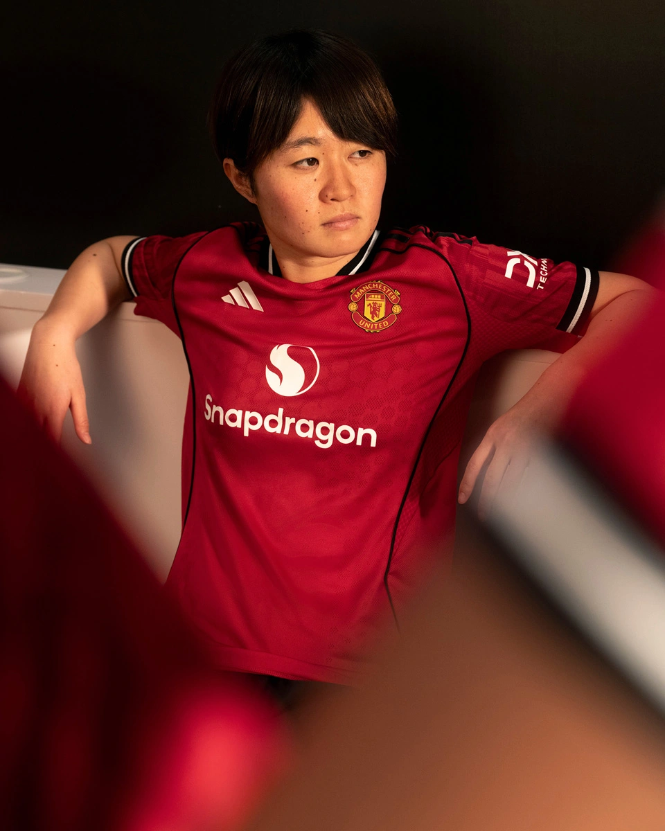 Manchester United 2025/26 Home Kit © kitstown