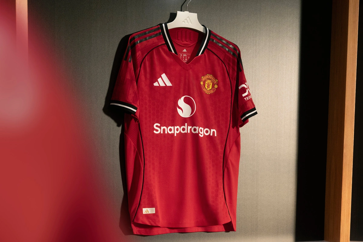 Manchester United 2025/26 Home Kit © kitstown