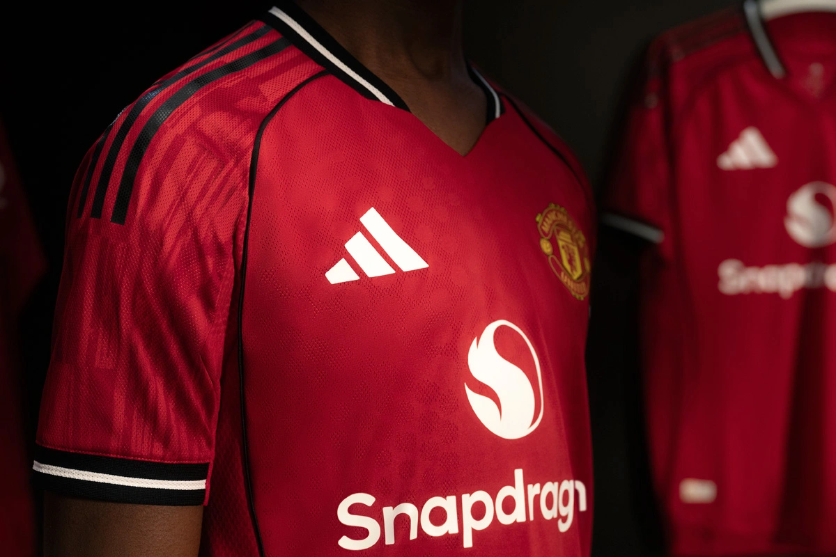 Manchester United 2025/26 Home Kit © kitstown