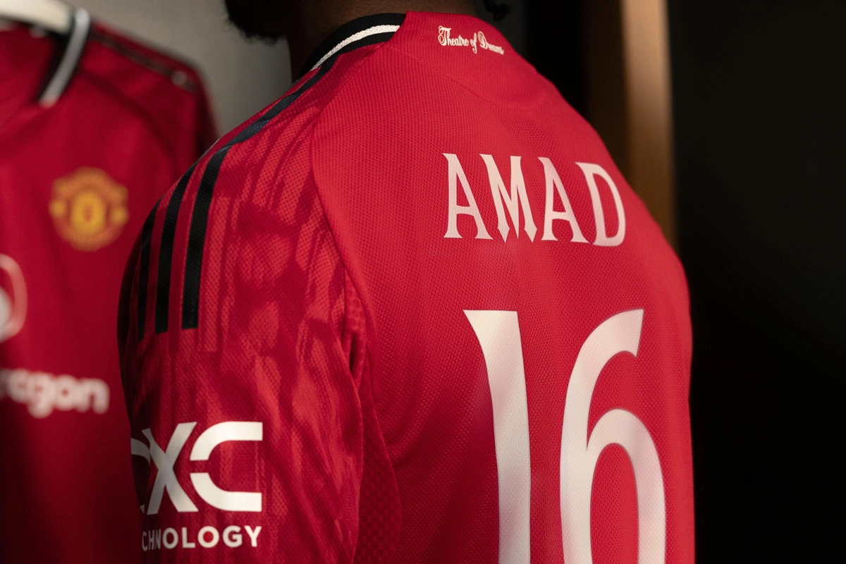Manchester United 2025/26 Home Kit © kitstown