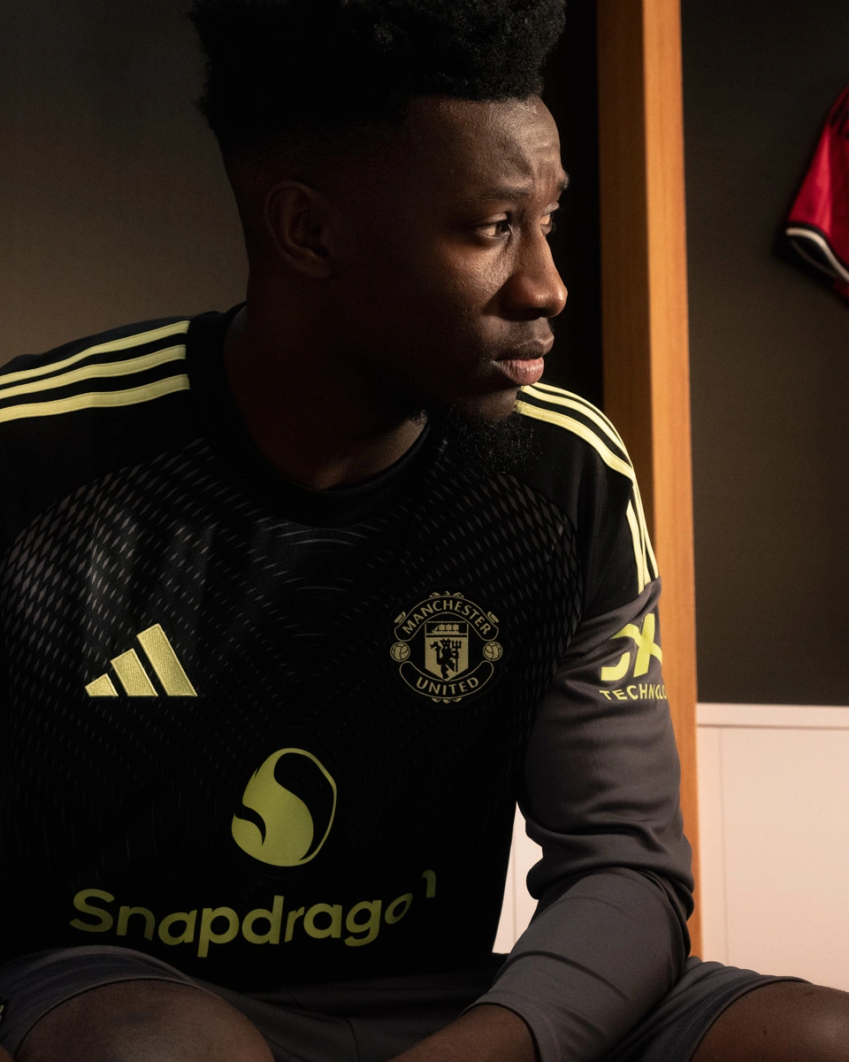 Manchester United 2025/26 Home Kit © kitstown