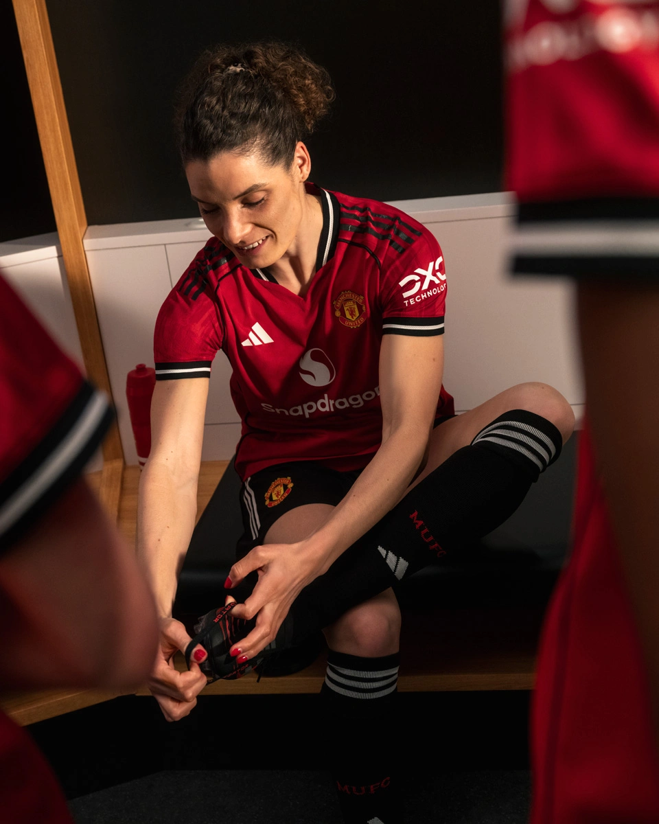Manchester United 2025/26 Home Kit © kitstown